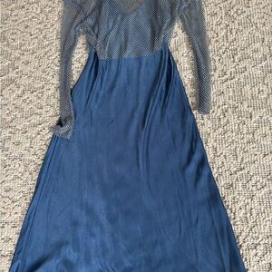 Elegant Blue Long-Sleeve Dress